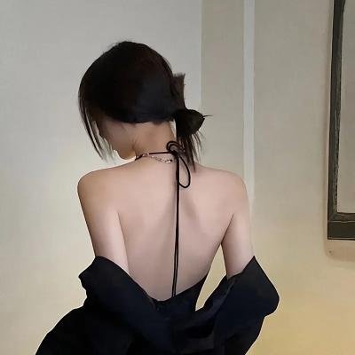 草裙诱春